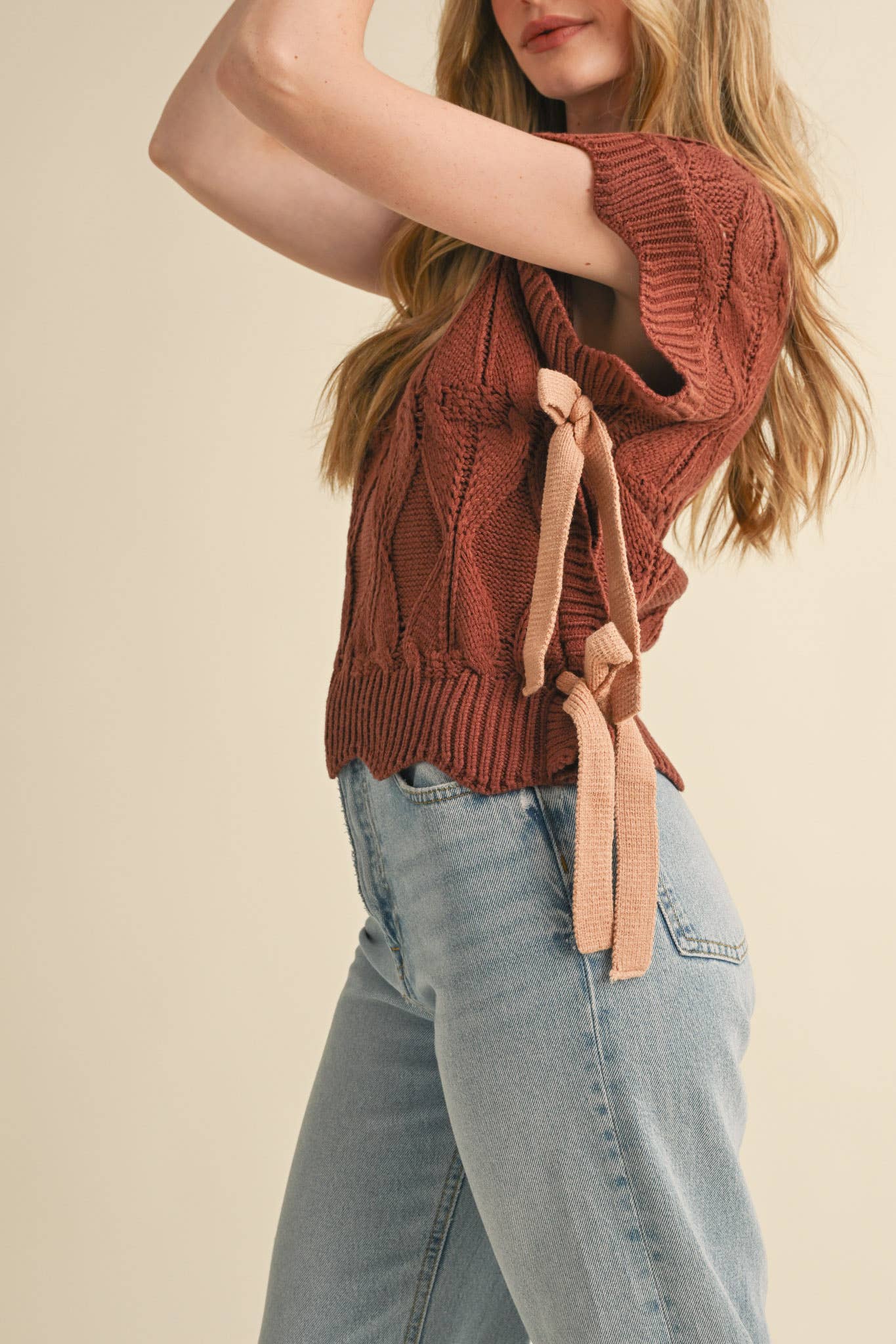 MOCK NECK CROPPED SWEATER VEST MSW2133: Cool Taupe / M
